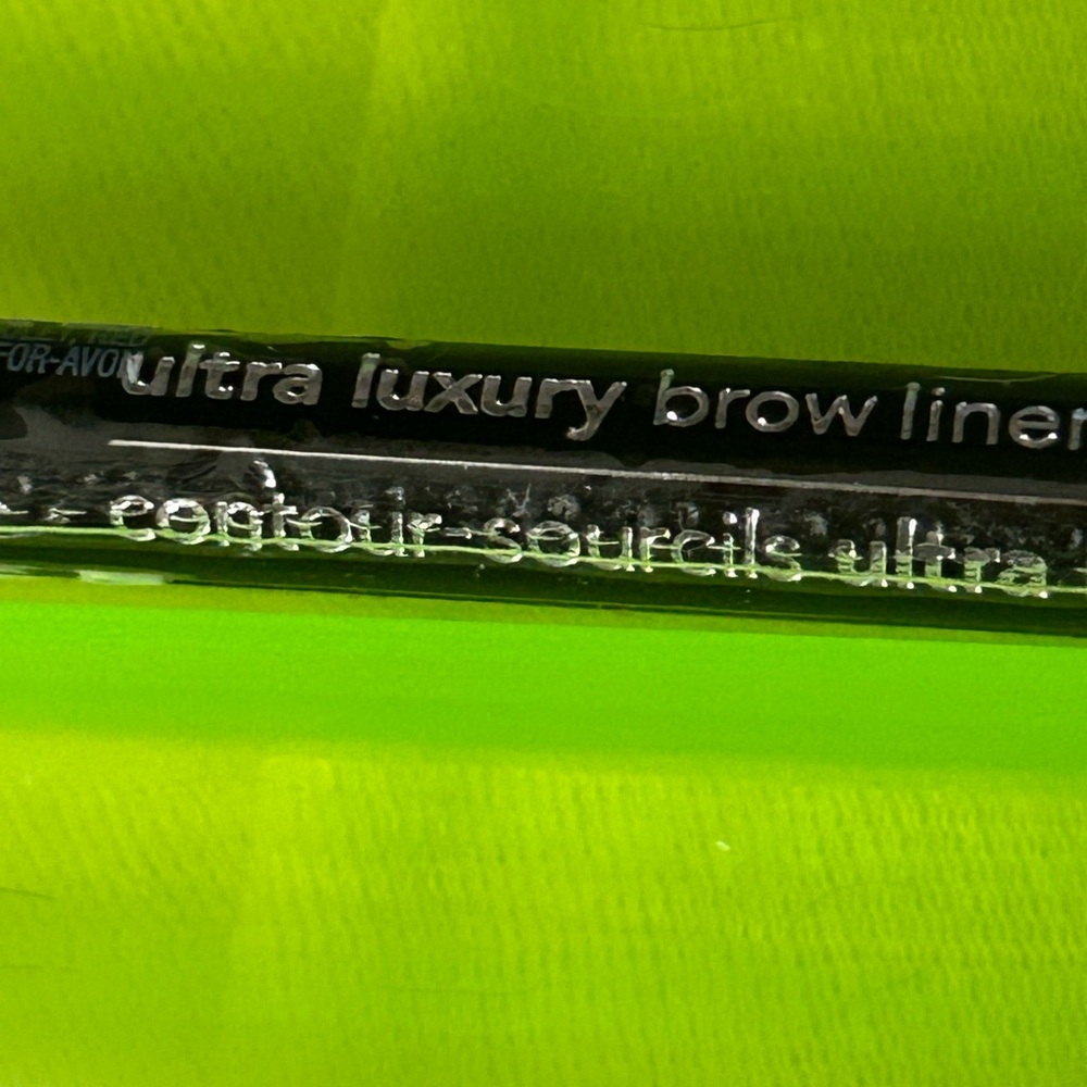 Avon Ultra Luxury Brow Liner. Blonde